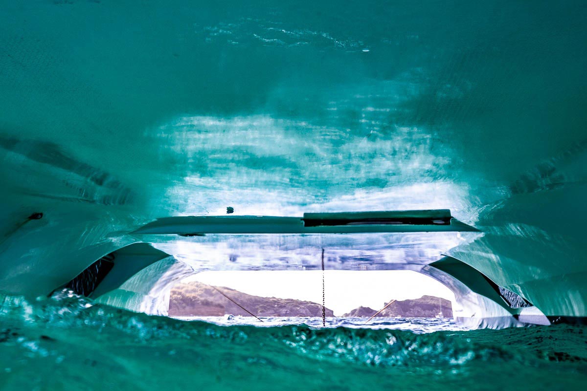 Sous le catamaran