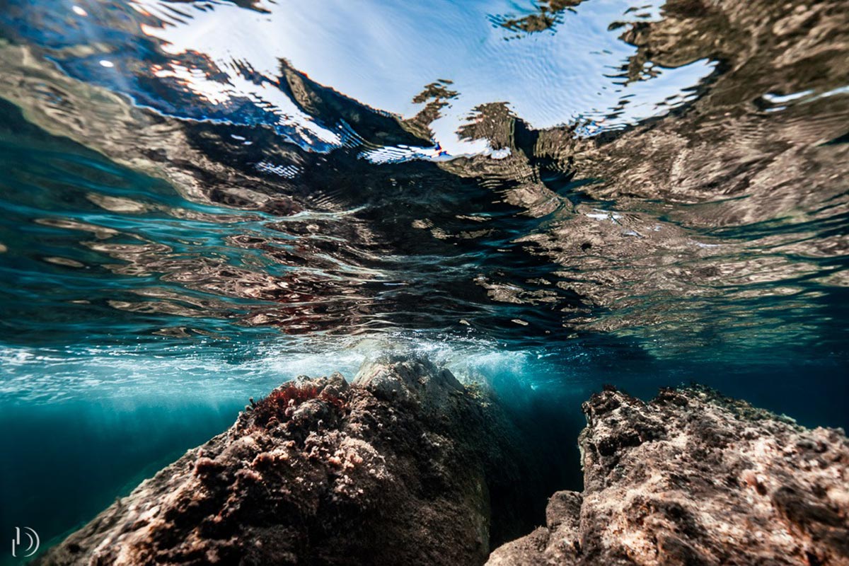 Under water rochers